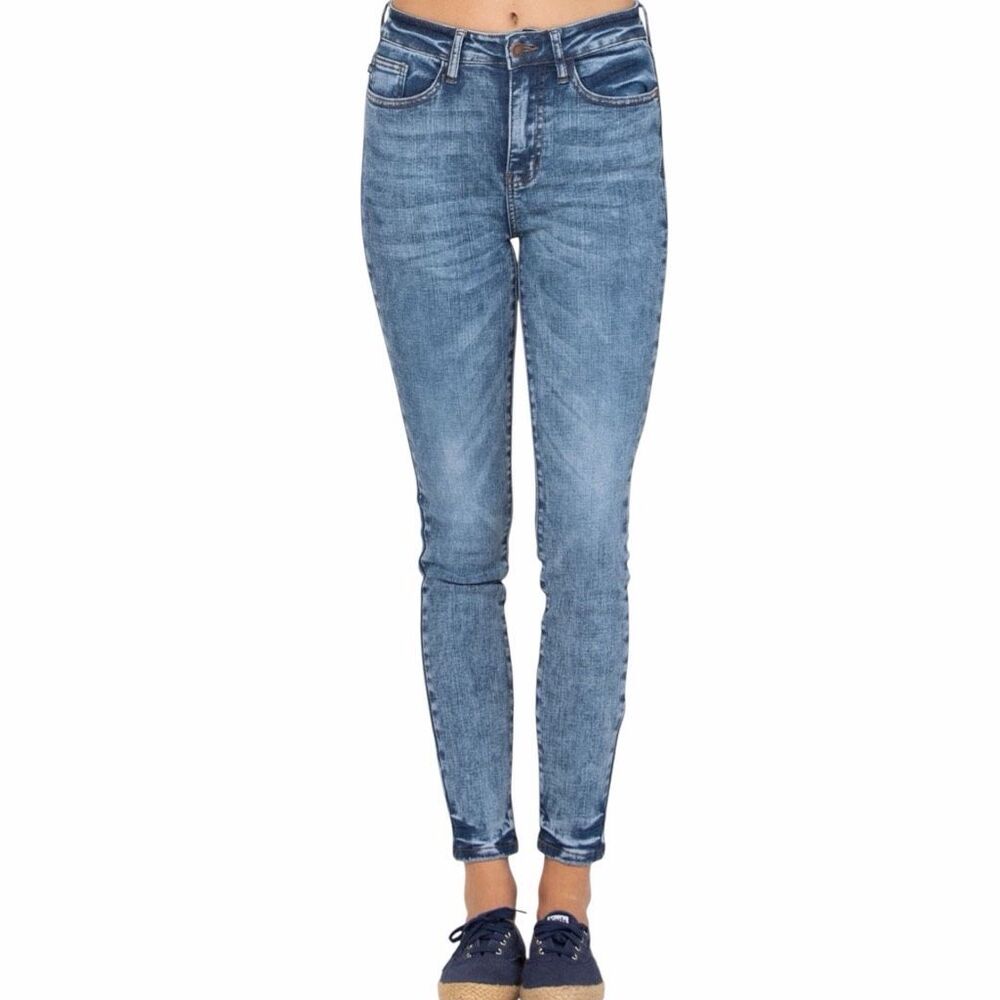 JUDY BLUE Women’s Light Acid Wash Skinny Fit Jeans Size 3 / 26